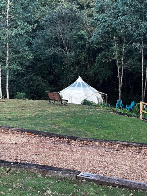 The Pisces-A Stargazing, Luxury Glamping Tent Rogersville المظهر الخارجي الصورة
