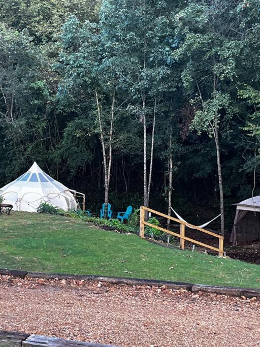 The Pisces-A Stargazing, Luxury Glamping Tent Rogersville المظهر الخارجي الصورة